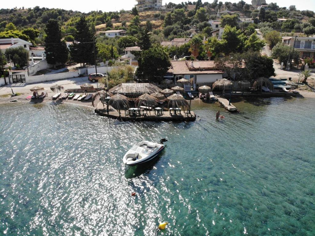 מלון לוטראקי Mantas Bay מראה חיצוני תמונה