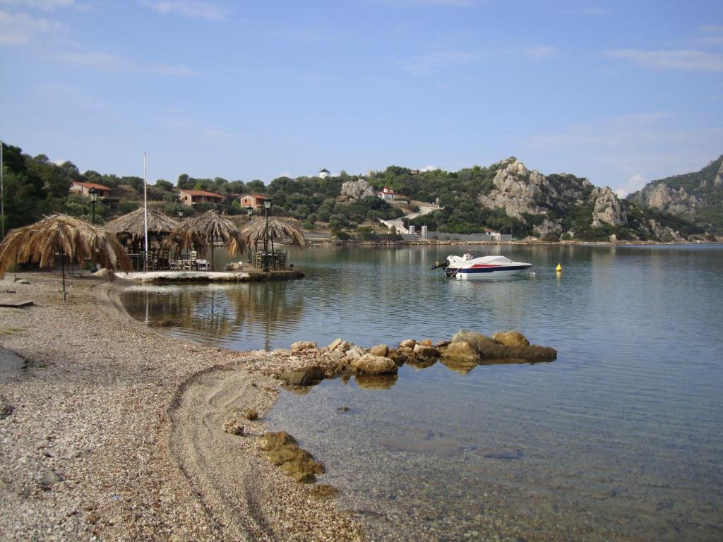 מלון לוטראקי Mantas Bay מראה חיצוני תמונה